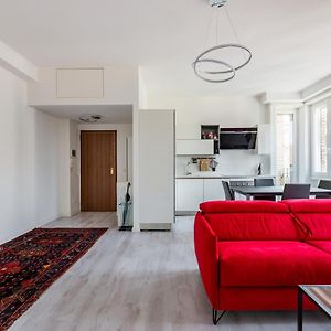 Garibaldi & Gae Aulenti Modern Apt With Private Parking!